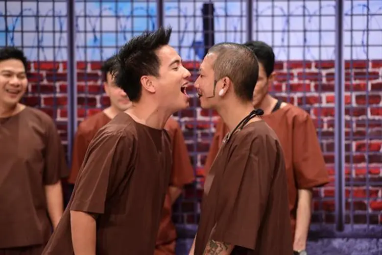 ทีวีไกด์: ซิทคอม “บริษัทฮาไม่จำกัด (มหาชน)”  หรือจะมีเกาเหลาคู่ใหม่!!?  “ดิม แทททูคัลเลอร์” กวนจนเป็นเรื่อง เจอ “แจ๊ส ชวนชื่น” เรียกเคลียร์