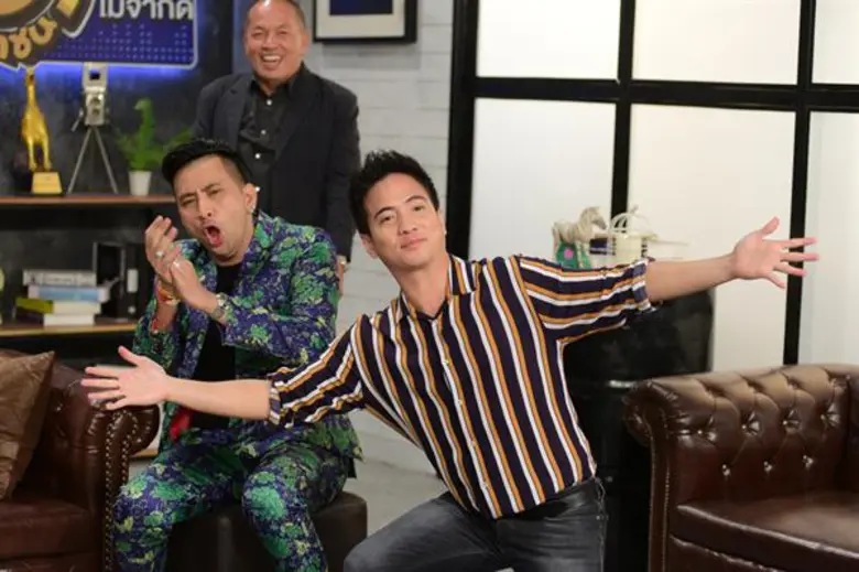 ทีวีไกด์: ซิทคอม “บริษัทฮาไม่จำกัด (มหาชน)”  หรือจะมีเกาเหลาคู่ใหม่!!?  “ดิม แทททูคัลเลอร์” กวนจนเป็นเรื่อง เจอ “แจ๊ส ชวนชื่น” เรียกเคลียร์