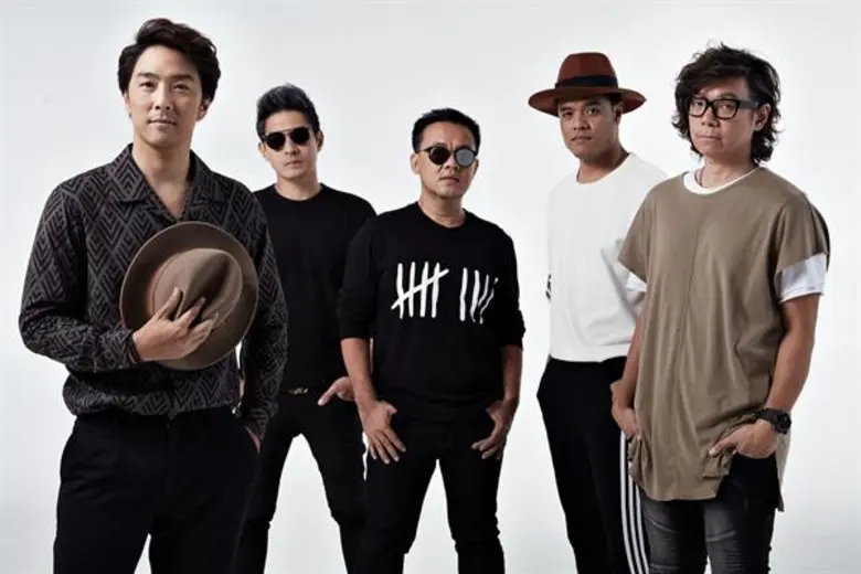 อีเอฟเอ็ม 104.5 และชิล ออนไลน์ ชวนคุณกอดค...