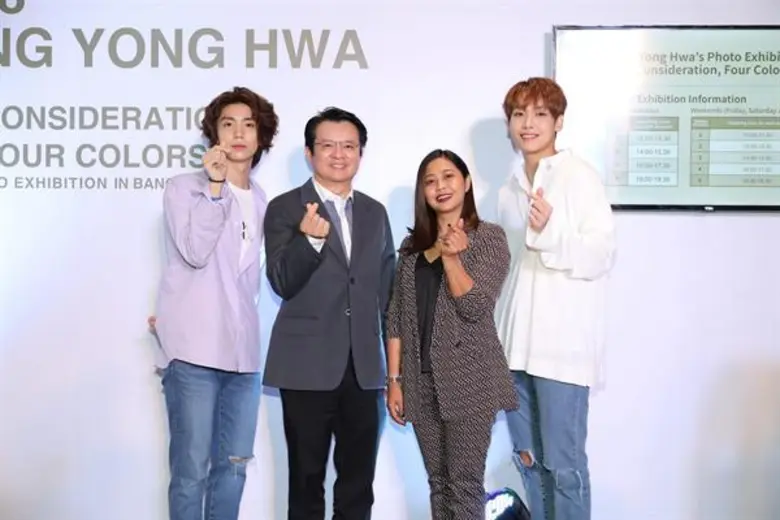 SF9 ตื่นเต้นได้ร่วมเปิดงานนิทรรศการภาพ จอง ยงฮวา โฟโต้ เอ็กซิบิชั่น อินแบงคอก “บอยซ์ไทย” งานดีที่ต้องบอกต่อ เปิดทุกวันไปจนถึง 22 ธันวาคมนี้!! ณ W District