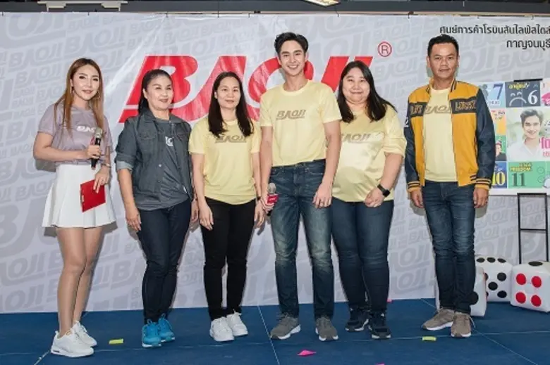 ใกล้จะปีใหม่เข้าไปทุกที แบรนด์รองเท้าผ้าใ...