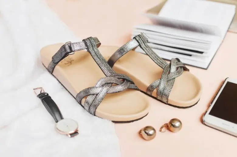 บทความพิเศษ รองเท้าสุขภาพ เทรนด์ของขวัญปีใหม่มาแรง!! เลือกอย่างไรให้โดนใจผู้รับ	