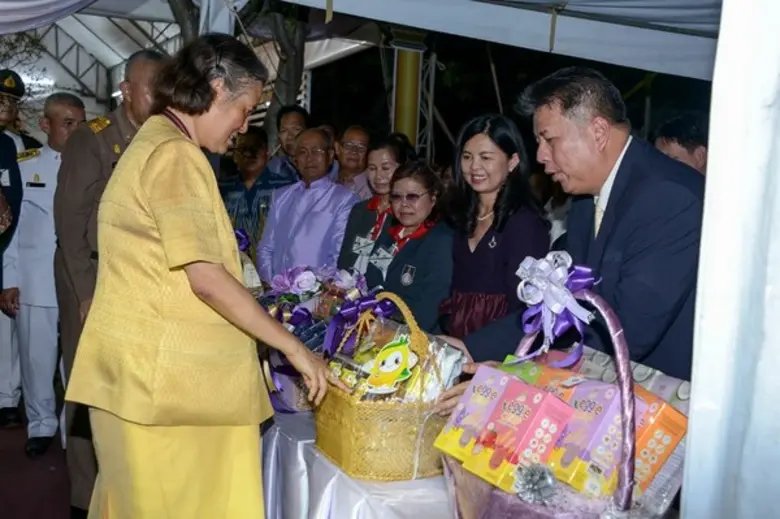 นาย ราเมศ รัตยันตรกร และคณะผู้บริหาร บริษ...