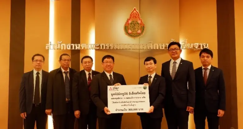 มร.ฮิซาชิ ฮิรากิ (ที่ 3 จากขวา) กรรมการแล...