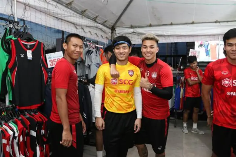 ลดสุดพลัง "Sport Days Sale" ที่ "ตลาดนัดมะลิ เลียบด่วน" สุดคึกคัก