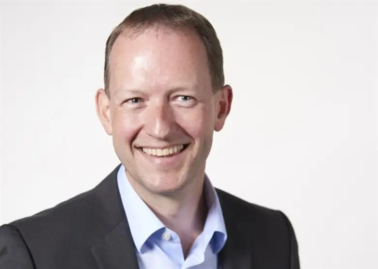 โดย นายแอนโทนี บอร์น ผู้อำนวยการฝ่ายอุตสา...