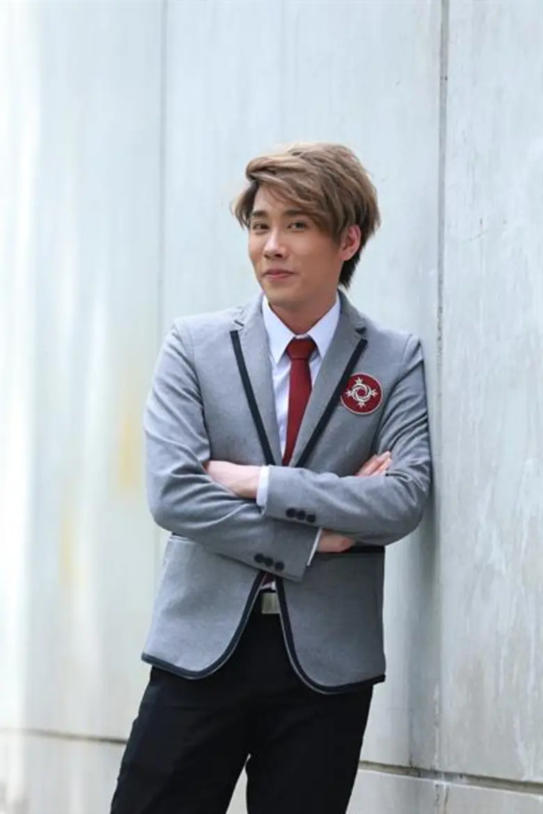 รับบทเป็น "แอล" หนุ่มลึกลับในละคร "My Dre...