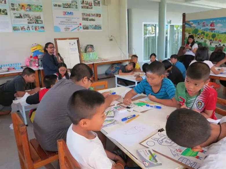 เพราะชีวิตของหนูไม่ “หมู” เลย เปิดกำแพงความคิด สร้างแรงบันดาลใจให้เด็กในชุมชนแออัด ในเวิร์คช็อปวาดภาพ “หมูๆ กับ ครูปาน” โดย บริษัท กรุงเทพดุสิตเวชการ จำกัด (มหาชน)