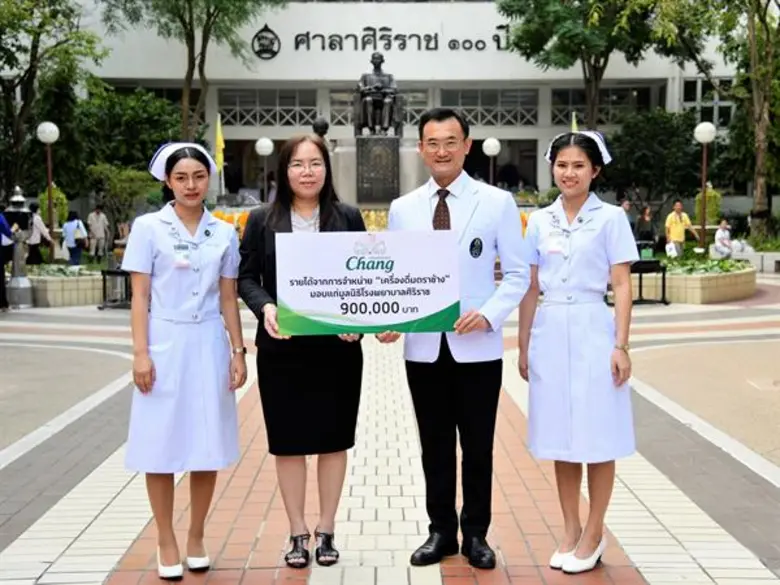 คุณนพมาศ วัฒนเลี้ยงใจ (ที่ 2 จากซ้าย) กรร...