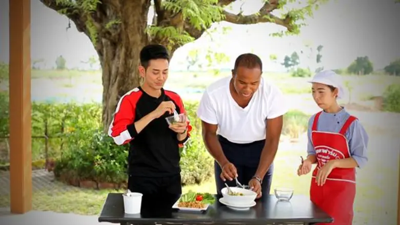 ทีวีไกด์: รายการ “ครัวลั่นทุ่ง” “รัศมีแข สุดฮา!! ร้องลิเกทำกับข้าว”