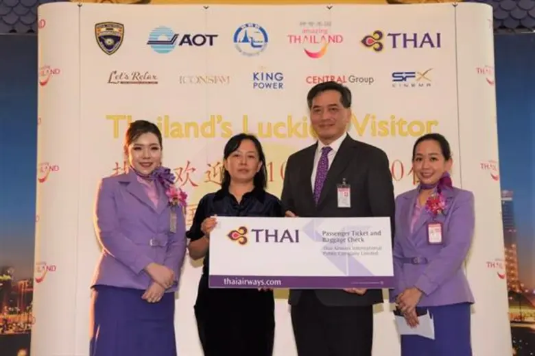 นายสุวรรธนะ สีบุญเรือง (ที่ 3 จากซ้าย) ผู...