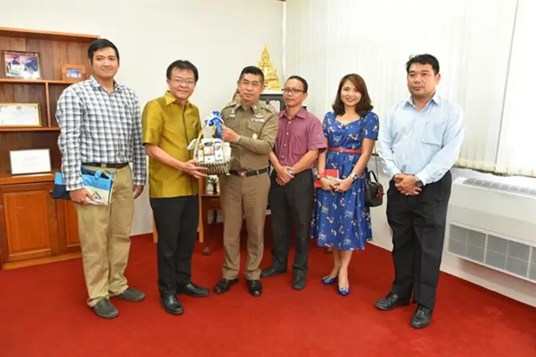 รองอธิการบดีฯ ม.อ.ตรัง นำคณะผู้บริหาร เข้ามอบกระเช้าอวยพรปีใหม่ แก่ นายก อบจ.ตรัง และหน่วยงานต่างๆ