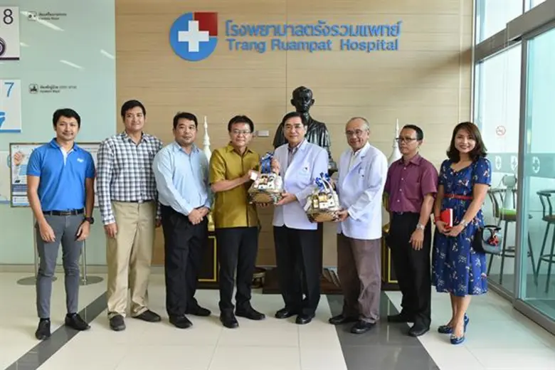 รองอธิการบดีฯ ม.อ.ตรัง นำคณะผู้บริหาร เข้ามอบกระเช้าอวยพรปีใหม่ แก่ นายก อบจ.ตรัง และหน่วยงานต่างๆ