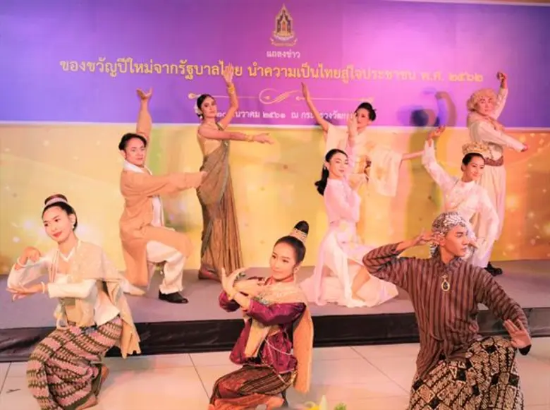 วธ.มอบ 13 กิจกรรม เป็นของขวัญปีใหม่แก่ประชาชน จัด“สวดมนต์ข้ามปี” พร้อมอัญเชิญพระบรมสารีริกธาตุ-พระพุทธรูปสำคัญจาก 13 ชาติ ให้คนไทยสักการะ “ไหว้พระ 10 วัด”- เปิดพิพิธภัณฑ์ - อุทยานประวัติศาสตร์ชมฟรีทั่วประเทศ เชิญชวนซื้อหนังสือลดหย่อนภาษีได้