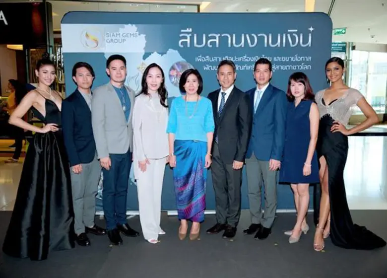 (จากซ้าย, เลน่า เฮเลน่า บุช รองมิสไทยแลนด...