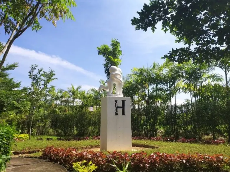 HUG STATION , Art House in Little Forest ...