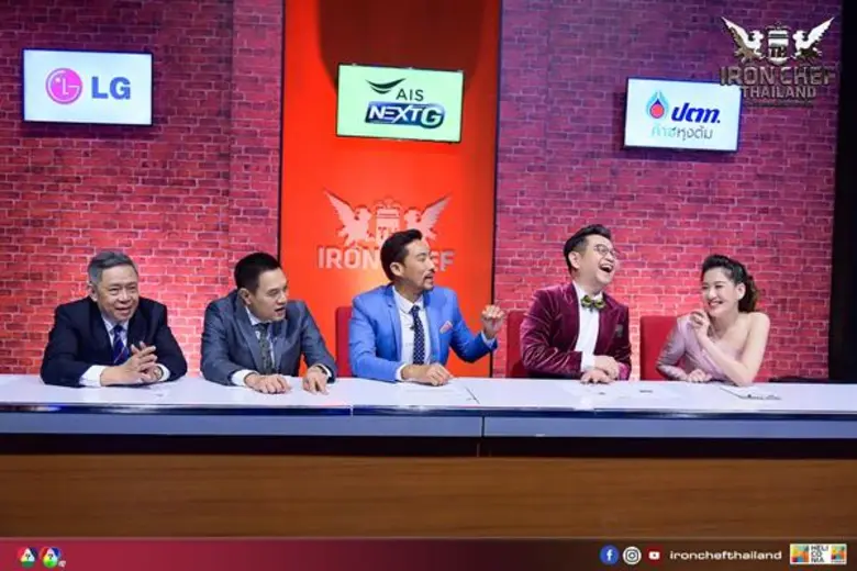 ทีวีไกด์: รายการ "เชฟกระทะเหล็ก ประเทศไทย"  “เชฟกระทะเหล็ก” เปิดศึกปะทะเดือดศาสตร์แห่งความหวาน “เชฟเปาโล” งัดสูตรเด็ดขอสยบบัลลังก์แชมป์ “เชฟไก่”