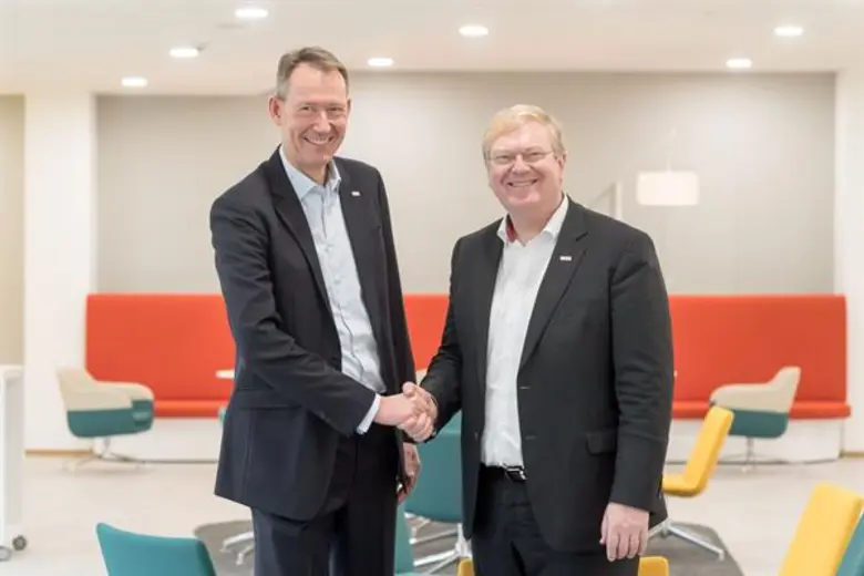 - ดร. สเตฟาน ฮาร์ตทุง คณะกรรมการบริหารของ...