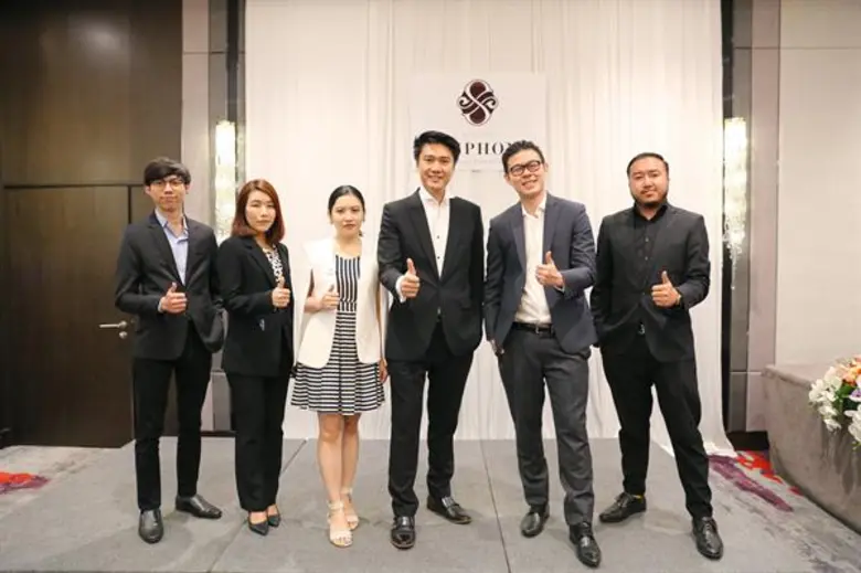 นายชยพล หรรรุ่งโรจน์ (กลาง) กรรมการผู้จัด...