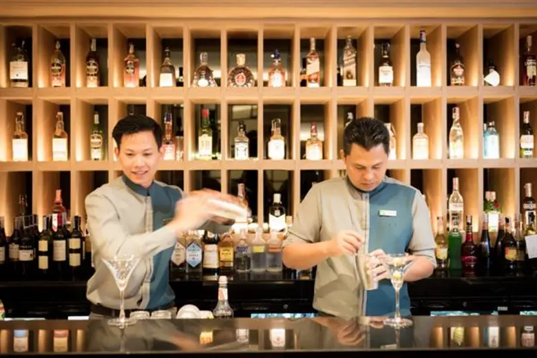 สนุกสนานกับเทศกาลแห่งการเฉลิมฉลองปีนี้ ณ ฮอลิเดย์อินน์ กรุงเทพฯ อบอวลด้วยรอยยิ้มและเสียงหัวเราะท่ามกลางแสงสีเสียงอันศิวิไลซ์ใจกลางเมือง