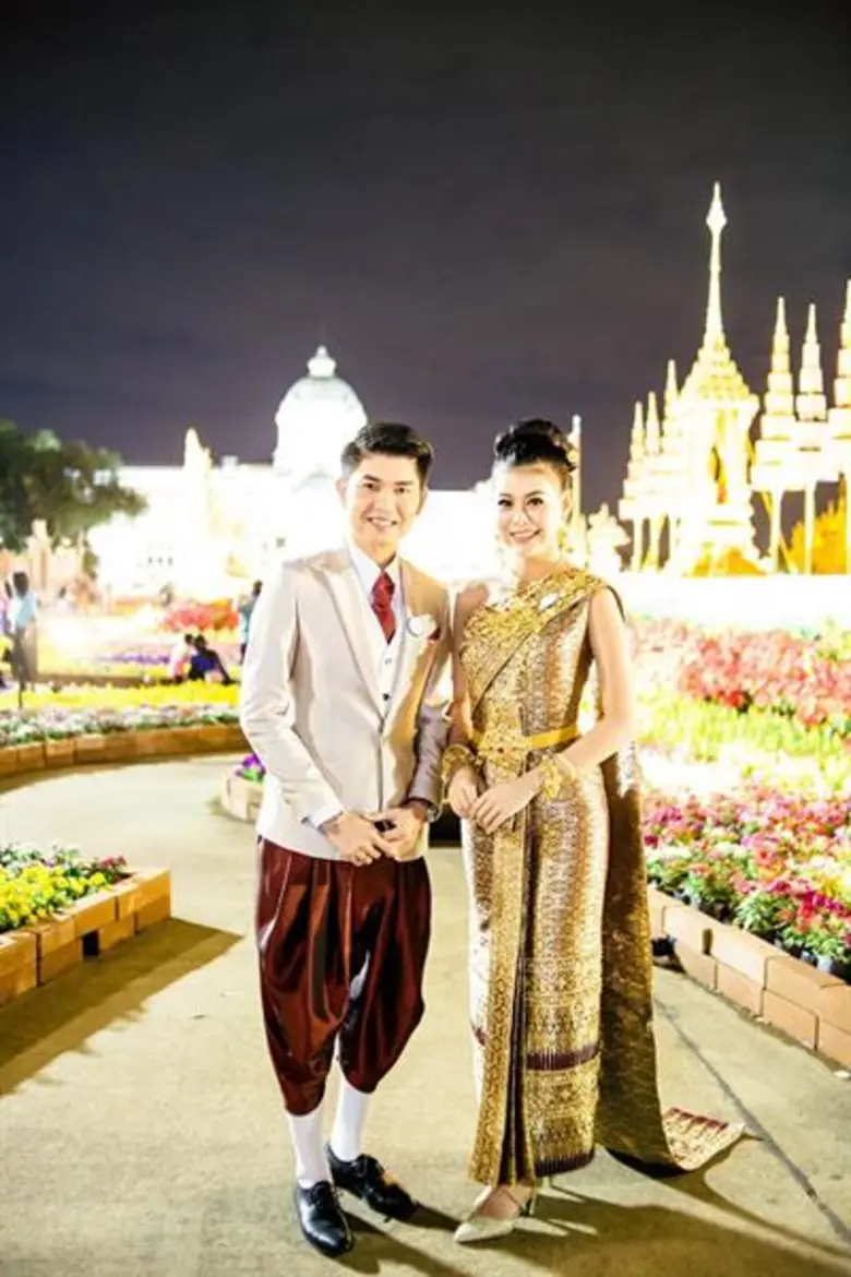 “ใบเตย-เบิ้ล ปทุมราช” ชวนแต่งชุดไทย เที่ยว “งานอุ่นไอรัก คลายความหนาว”