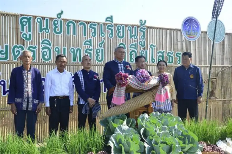 นายวิวัฒน์ ศัลยกำธร รัฐมนตรีช่วยว่าการกระ...