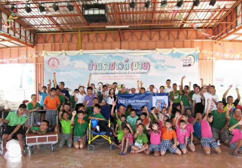 "โรงแรมเบสท์เวสเทิร์นพลัสแวนด้าแกรนด์ ร่ว...