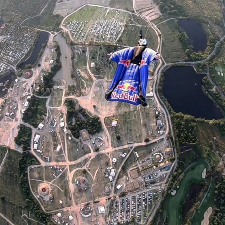 ยูโรเปี้ยน เรดบูล ชวนปลดอะดรีนาลีนให้พลุ่งพล่าน ผ่านเอ๊กซ์ตรีมสปอร์ต นำสองนักเหินเวหาระดับโลก โชว์สกายไดฟ์บนอากาศท้าทายความกลัว ด้วยความสูงกว่า 5,000ฟุต