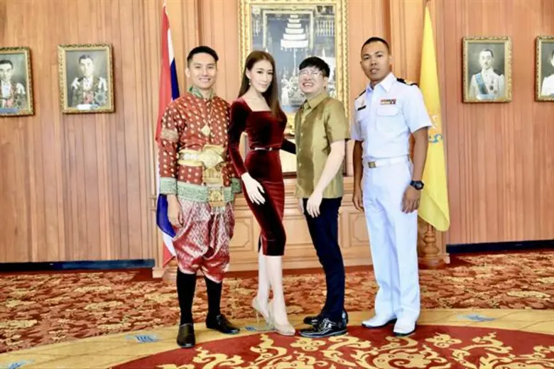 'ครูเอิร์น’ ปลื้ม รับเกียรติบัตรพรีเซนเตอร์ โครงการ “ครูD7Days สำนึกรักชาติ”