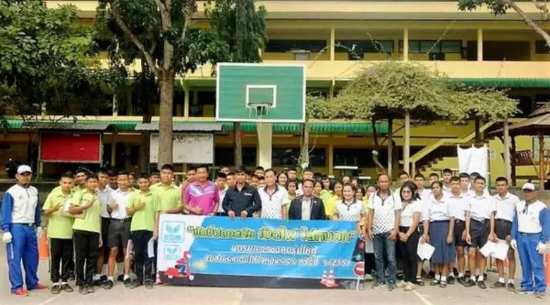 นายเลิศยศ แย้มพราย นายอำเภอบางสะพาน ให้เก...