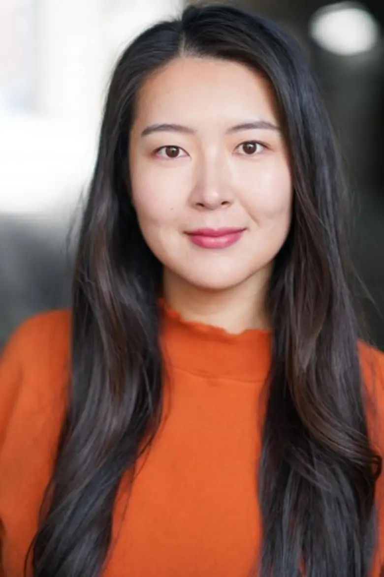 นักแสดงและนักร้องชื่อดังอย่าง "Lucy Park"...