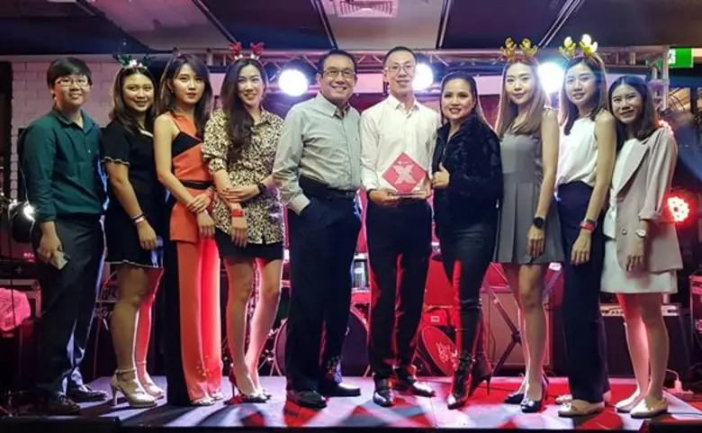 บริษัท ยิบอินซอย จำกัด นำทัพโดย นายสมประส...