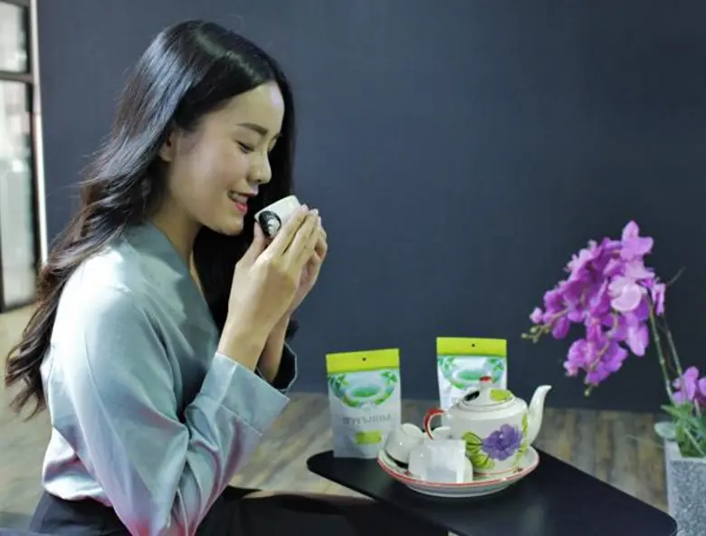 ไปรษณีย์ไทย ร่วมส่งท้ายปลายปี ชวนสัมผัสวิถีชุมชนริมน้ำตำบลเกาะเกร็ด พร้อมจิบ “ชารางแดง” ตำรับสมุนไพรพื้นถิ่น เสิร์ฟอุ่นๆ สรรพคุณอัดแน่น