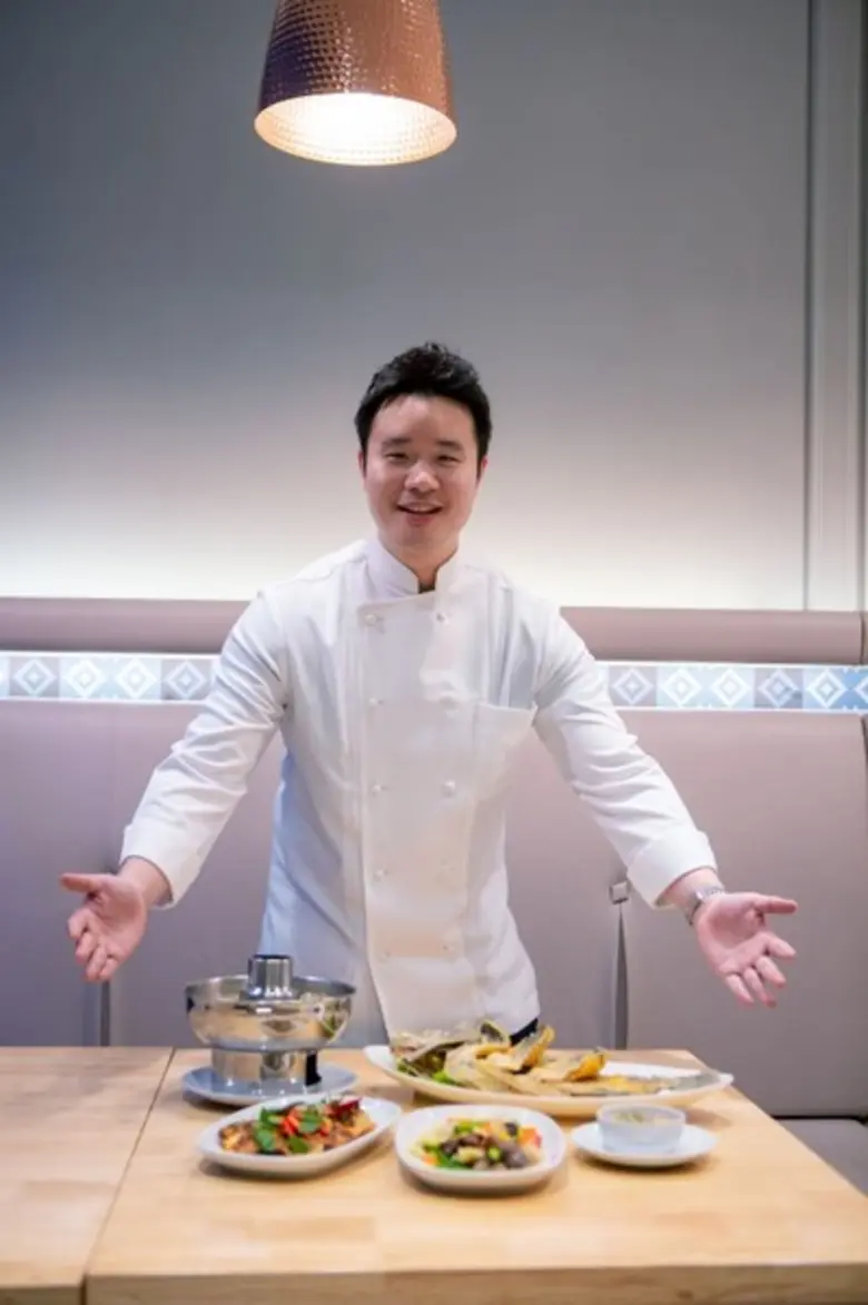 เชฟปอง ชวนคุณมาอิ่มสุดคุ้มกับโปรโมชั่น อร่อยเลือกได้ในเมนูเซต 888.- ที่ร้านแหลมเจริญซีฟู้ด สาขาเซ็นทรัล แอร์พอร์ต"