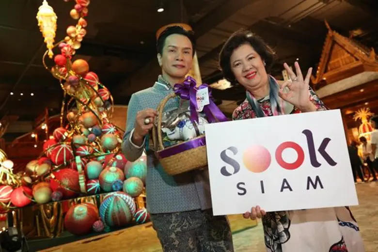 อลังการอย่างไทย เปิดต้นคริสมาสต์ลายกนก สืบสานภูมิปัญญา-เอกลักษณ์ไทย  ที่ 'สุขสยาม’ ณ ไอคอนสยาม