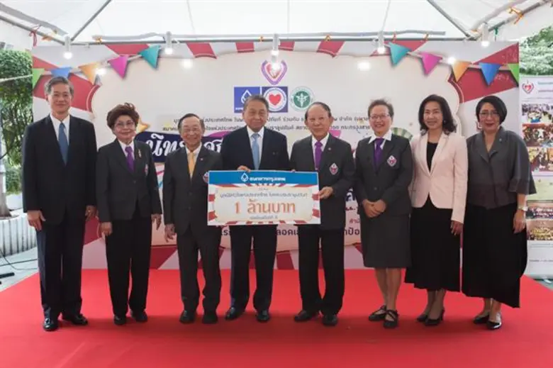 นายเดชา ตุลานันท์ ประธานกรรมการบริหาร (ที...