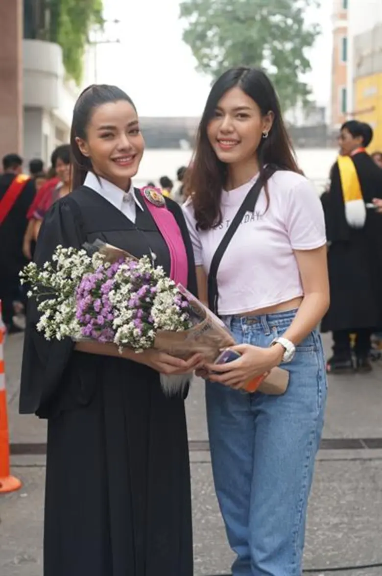 “จูน ชลฤดี”  ปลื้มรับปริญญา ม.ศรีปทุม เชื่อความอดทน หนทางสู่ความสำเร็จ