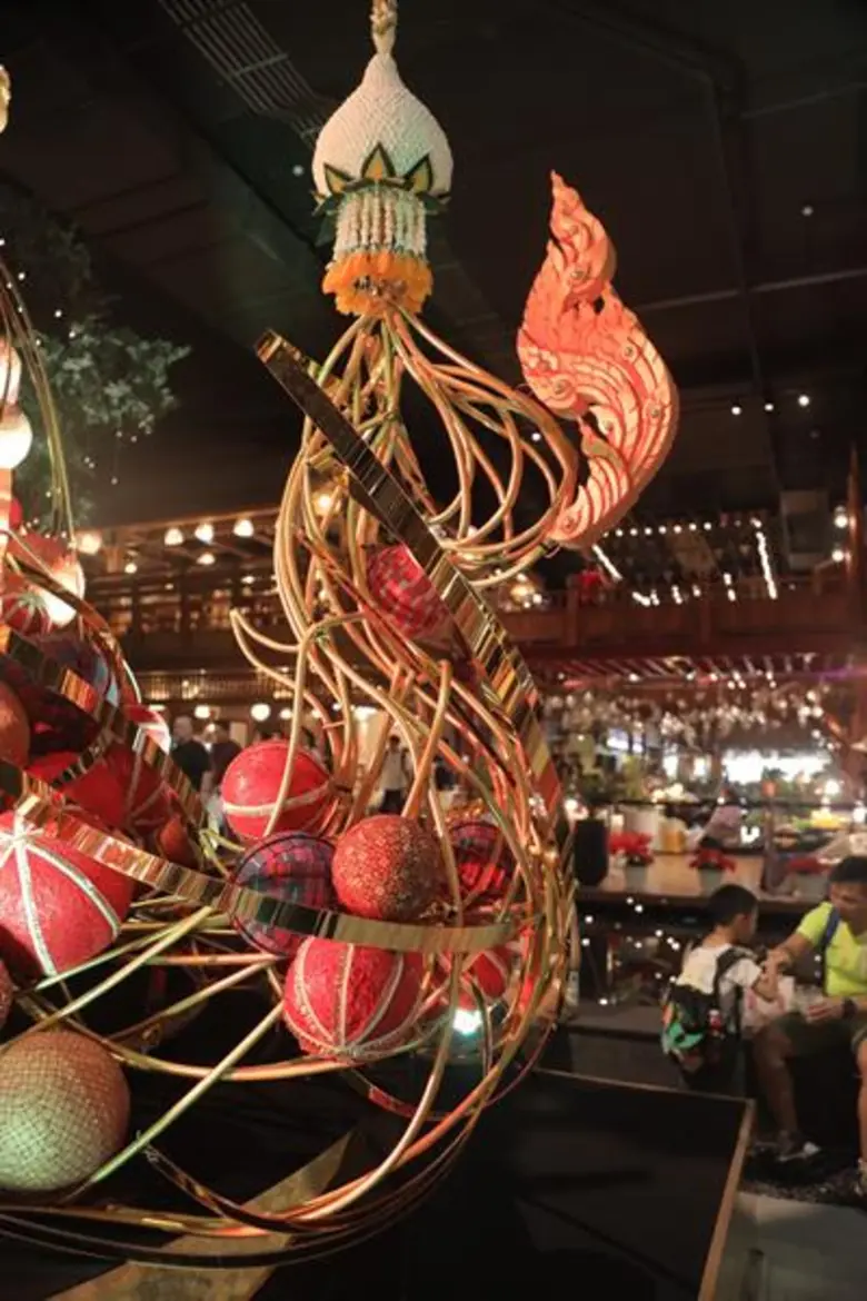 เปิดตัว ต้นคริสต์มาสลายกนก ครั้งแรกของไทย ร่วมสร้างสุข โชว์ฝีมือไทย ให้โลกรับรู้