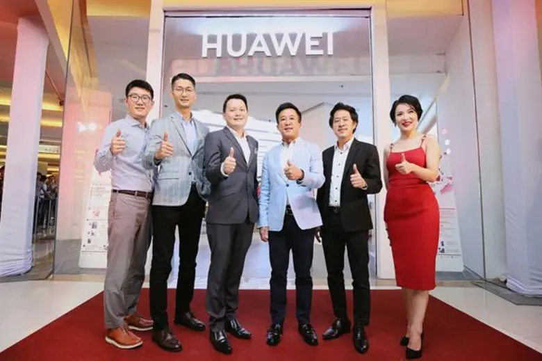 นายอดิศักดิ์ สุขุมวิทยา (ที่ 3 จากขวา) ปร...