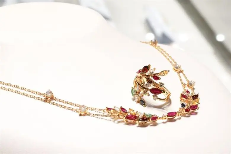 สยามเจมส์ เฮอริเทจ ชวนชอป “นพรัตน์” อัญมณีมงคล รับปีใหม่