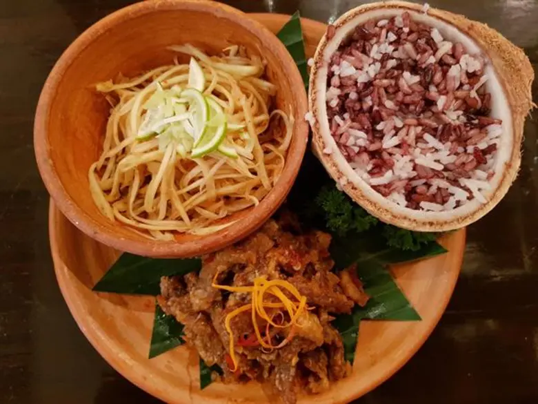 อาหารไทยพื้นบ้านทั้งจากกรุงเทพฯ และ จ.ภูเ...