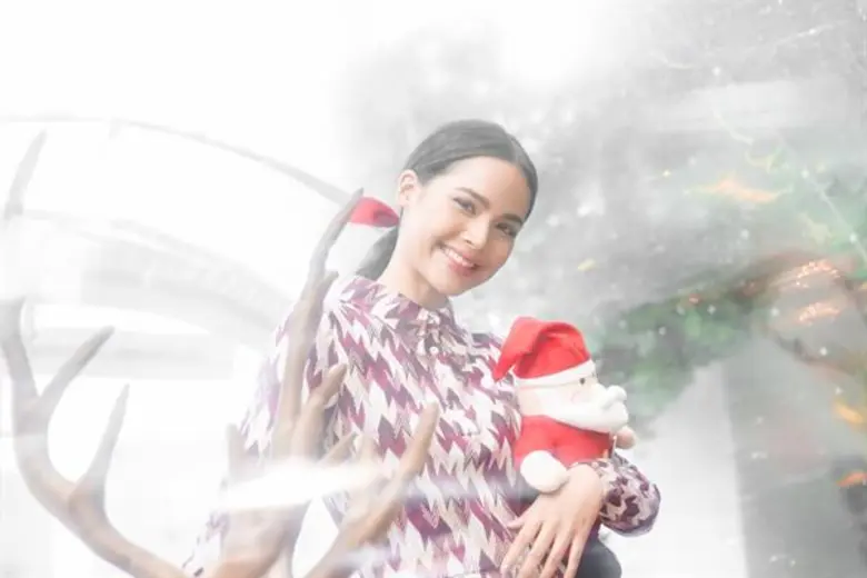 'ญาญ่า อุรัสยา’ อาสาเป็นไกด์พาชมเทศกาลแห่งความสุข ท่ามกลางหิมะโปรยปรายและเหล่าซานต้านับร้อย ในงาน Let’s Celebrate 2019 'Together’ ที่เซ็นทรัล เอ็มบาสซี และเซ็นทรัล ชิดลม