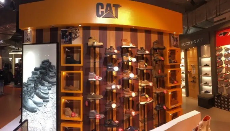 แคทเทอร์พิลลาร์ (Caterpillar) หรือ CAT แบ...