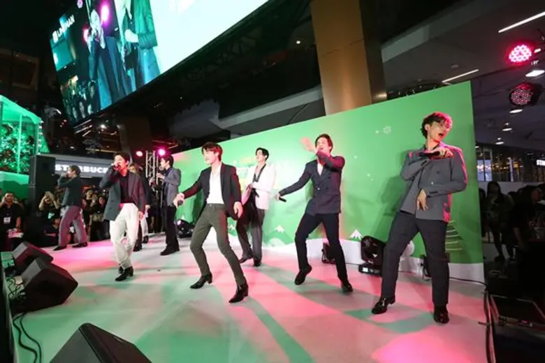 LINE MAN ควงแขน 9x9 ส่งความสุขให้คนไทย