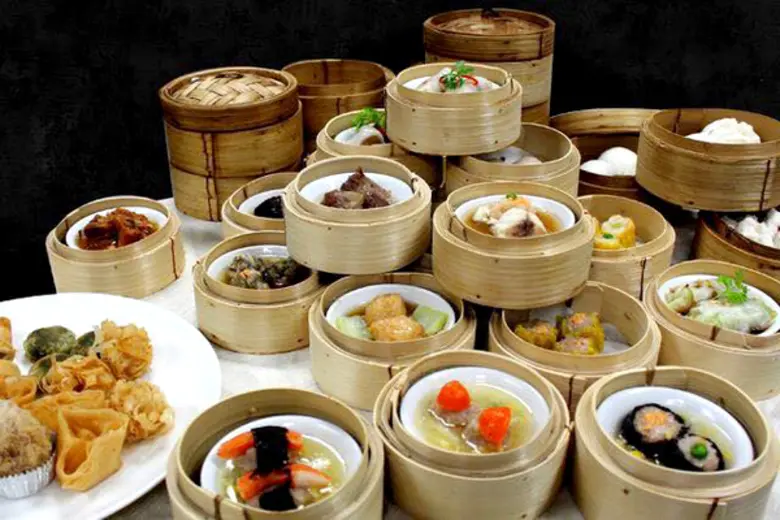 ต้อนรับเทศกาลแห่งการมอบความสุข ที่ห้องอาห...