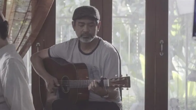 ธีร์ ไชยเดช กลั่นความรู้สึกทั้งน้ำตาเขียนเรื่องจริงสะท้อนเป็นเพลง “ DNA” นำรายได้จำหน่ายซีดีไม่หักค่าใช้จ่ายให้สถานสงเคราะห์เด็กอ่อนรังสิต