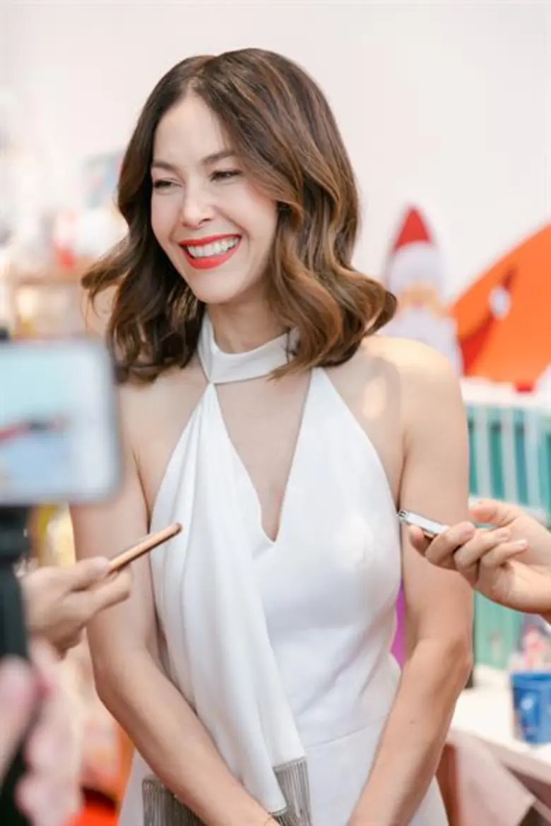 พอลล่า เผย ชีวิตกับครอบครัวและลูกๆ ที่ฮ่องกงแฮปปี้ พร้อมแนะไอเดียซื้อของขวัญช่วงเทศกาลปีใหม่