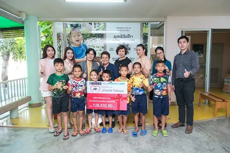 คุณภิมุข ดำรงอ่องตระกูล (ที่ 3 จากซ้าย) ต...