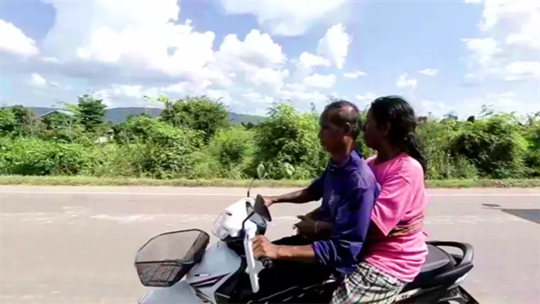 ทีวีไกด์: รายการ “ไมค์หมดหนี้” หนทางยาวไกล ไม่ใช่อุปสรรค! ชายขี่มอเตอร์ไซค์หอบภรรยาหลายพันกิโลเมตร เพื่อเดินทางมา “ไมค์หมดหนี้”