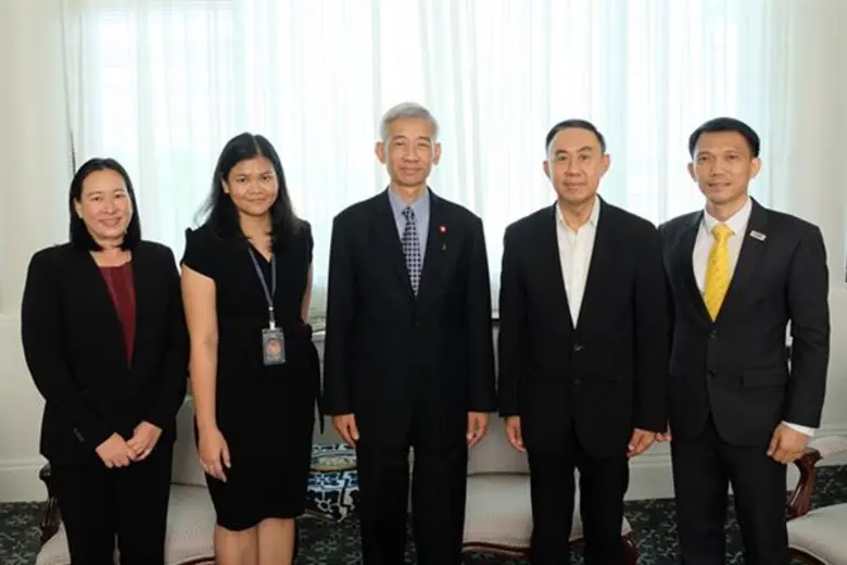 นายพิศิษฐ์ เสรีวิวัฒนา (ที่ 2 จากขวา) กรร...